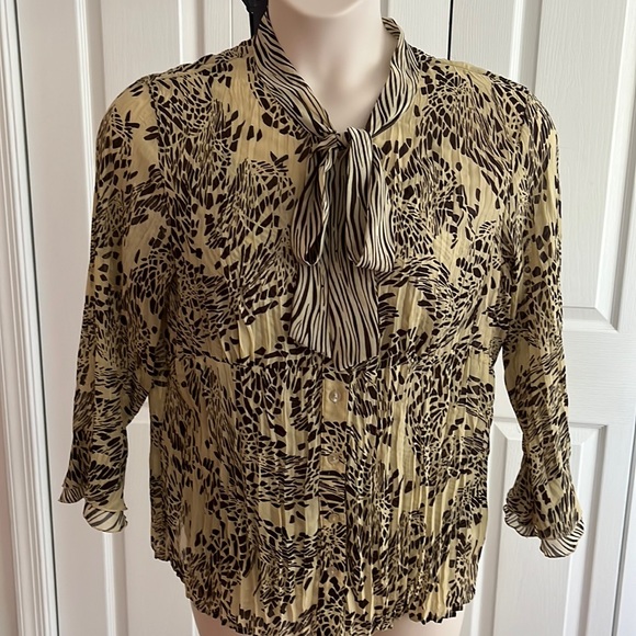 Beautiful Animal Print 2 pc set. Sz XL. Great pre-owned condition. - Picture 1 of 4